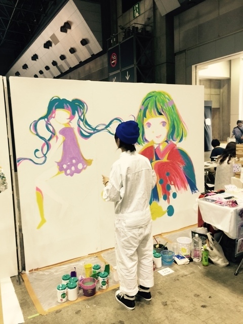 絵を描いているおねーさん.jpg